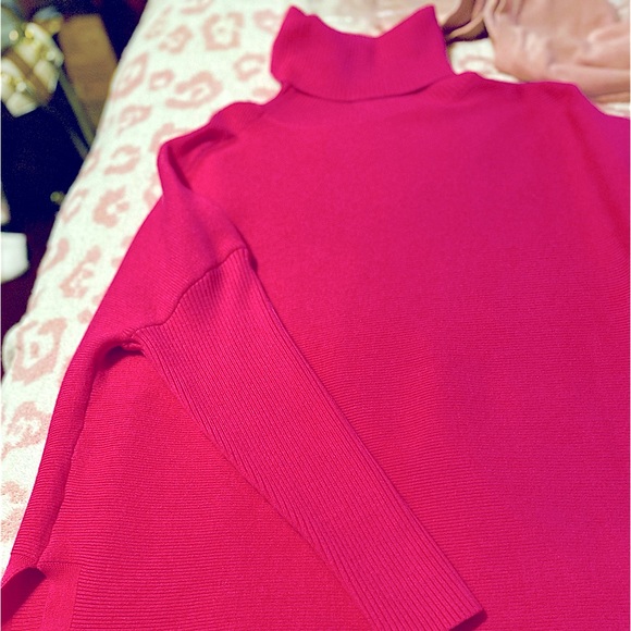 Women’s Oversized Tunic Sweater Rose Red Size Medium Like New Condition - Picture 2 of 5
